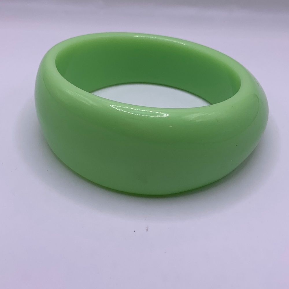 Vintage Lime Green Molded Plastic Bangle Bracelet